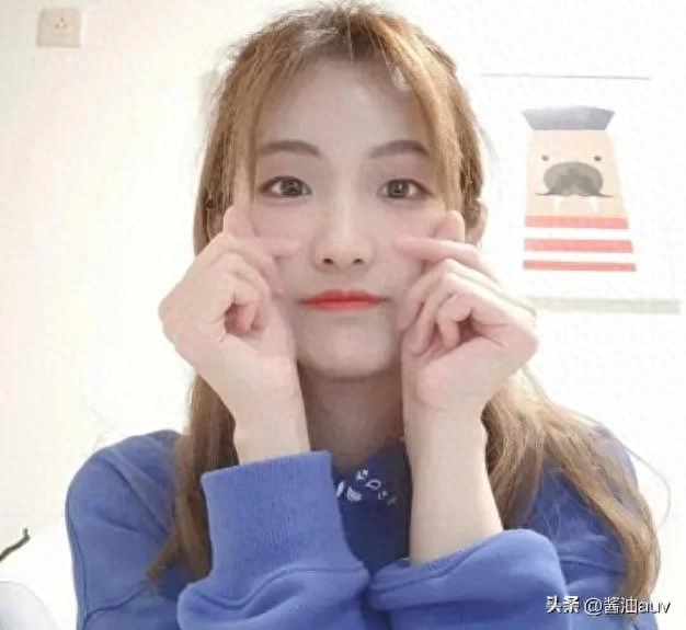  lpl女主持人名單,lpl女主持佩佩希然簡介