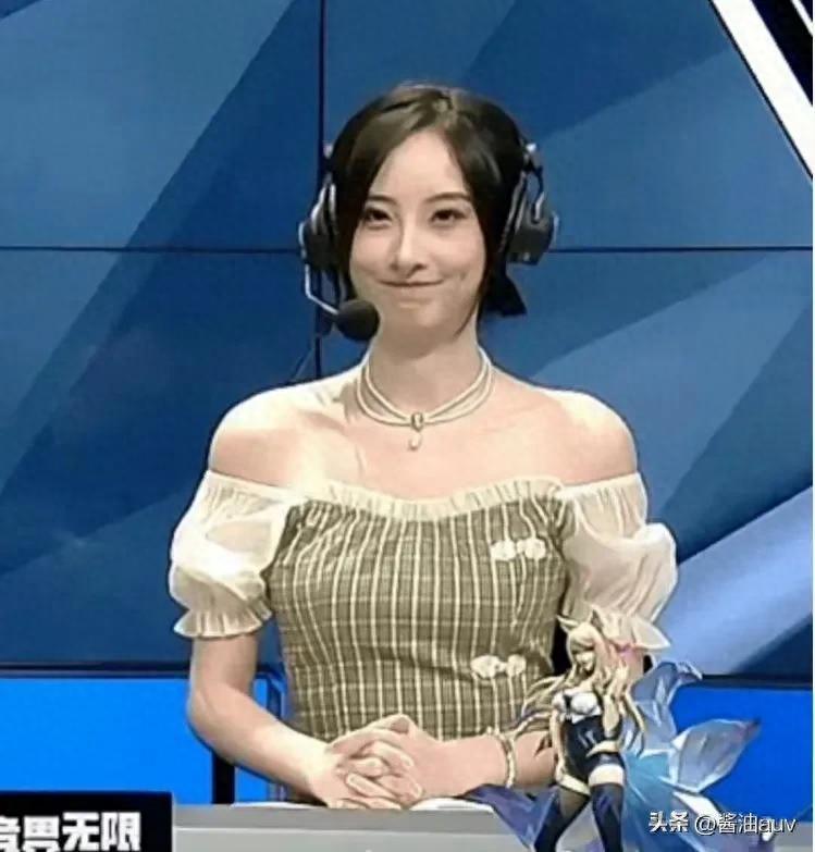  lpl女主持人名單,lpl女主持佩佩希然簡介