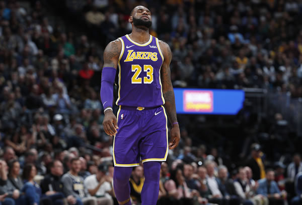 NBA揭幕戰(zhàn)，約基奇大三雙，率領掘金主場大勝湖人，取得開門紅